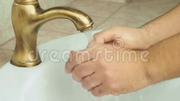 洗手的人视频的预览图