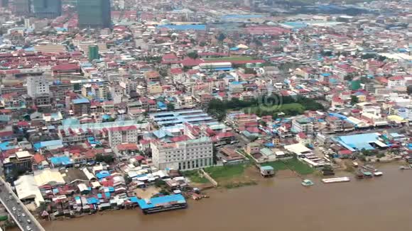 金边市周围的空中观景台展示了许多建设项目湄公河岛屿视频的预览图