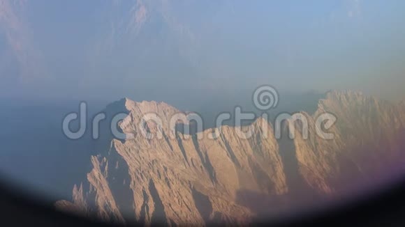 在喜马拉雅山上空飞行视频的预览图