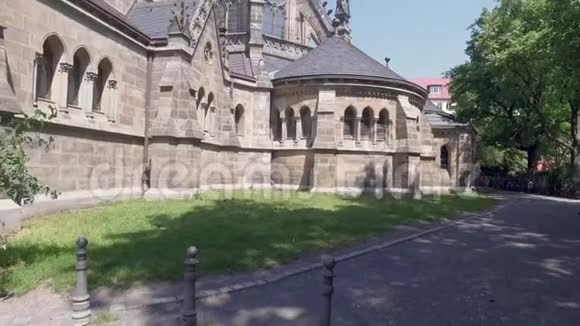 德国教堂位于旧城中央视频的预览图