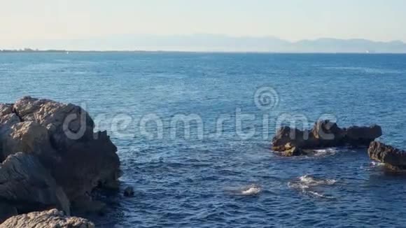 地中海沿岸科斯塔布拉瓦和克里乌斯角山脉视频的预览图