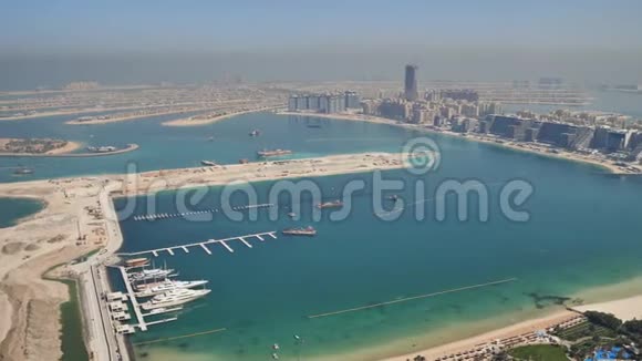 从迪拜PalmJumeirah的高地观看迪拜海岸全景视频的预览图