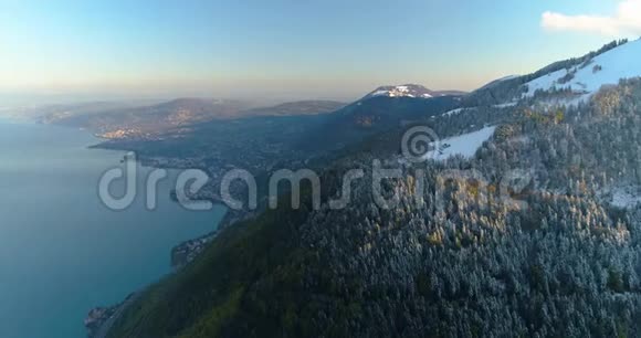 4k无人驾驶飞机从蒙丹盖德发射的日内瓦湖视频的预览图