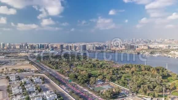 阿联酋迪拜豪华城市阳光明媚的新现代建筑景观视频的预览图