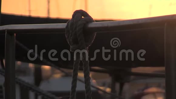 帆船和绳子的细节视频的预览图
