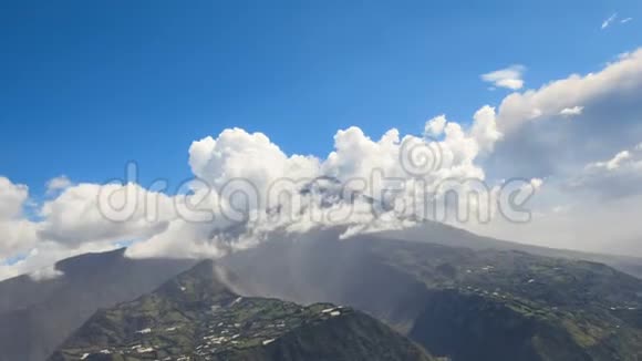 火山在城市上空视频的预览图