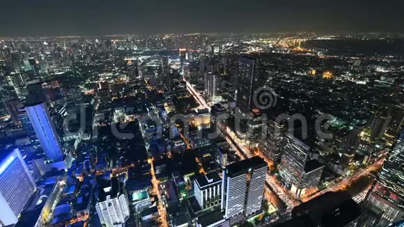 4K夜间鸟瞰曼谷市区的时间流逝视频的预览图