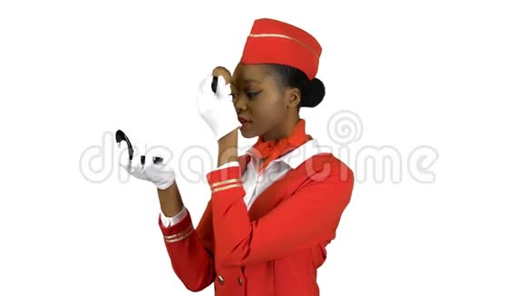 美国空姐照着镜子满脸通红阿尔法通道视频的预览图