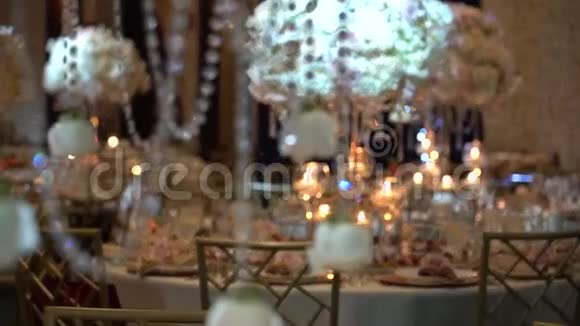 在豪华的婚礼上为宴会提供服务视频的预览图