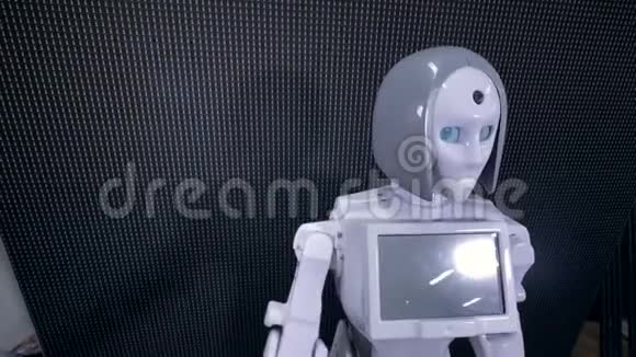女机器人打招呼视频的预览图