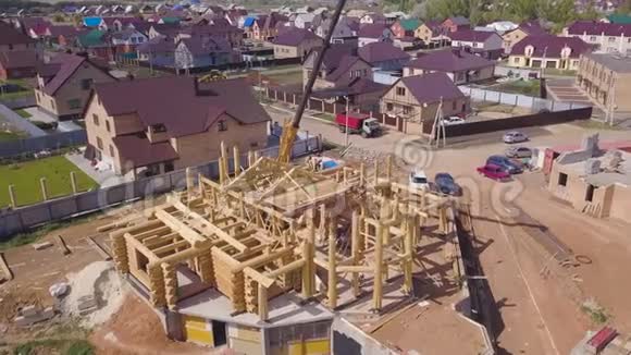 顶景的过程搭建木屋剪辑小型未完工建筑有木制吊顶梁支撑视频的预览图