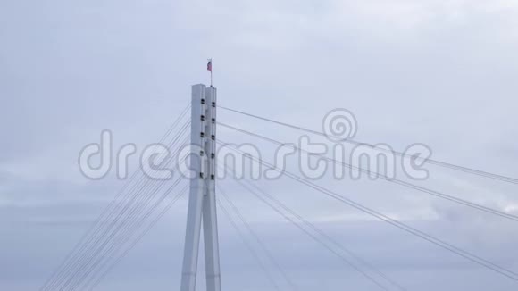 云背景上的桥吊带库存桥梁吊索的视图视频的预览图