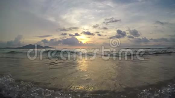 4马耶卡穆罗海滩日出在阿尔库迪亚湾西班牙Balearic群岛马略卡视频的预览图