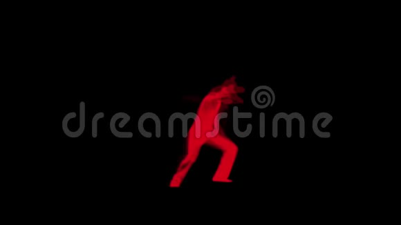 黑色背景下跳舞女孩的剪影增加了小径效应视频的预览图