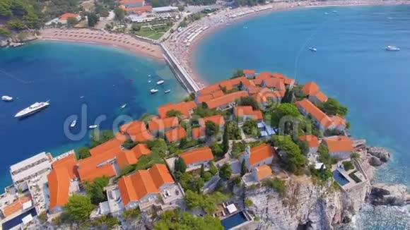 黑山岛上酒店鸟瞰图SvetiStefan8视频的预览图