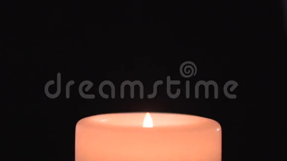 蜡烛的慢焰视频的预览图