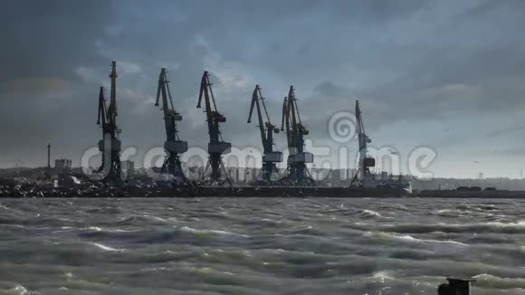 海港的暴风视频的预览图