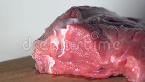 生牛肉肉轮换视频的预览图