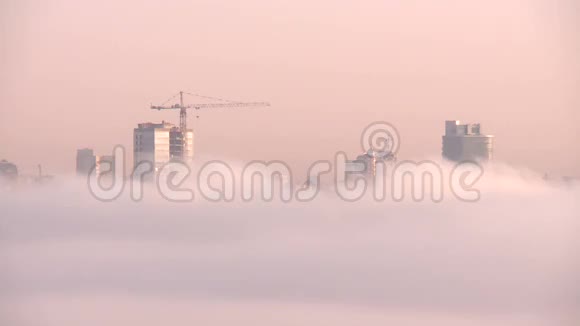 一个新西伯利亚市正处于雾中视频的预览图