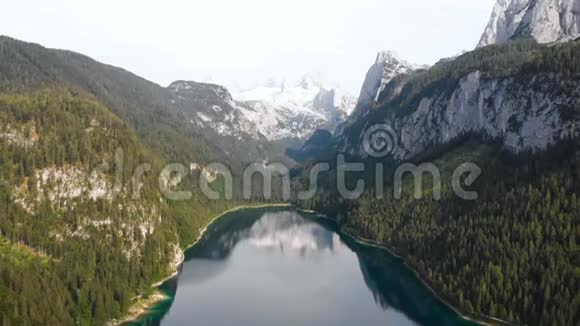 山湖森林阿里尔自然岩石视频的预览图