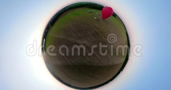 空中热气球在野外球形全景视频的预览图