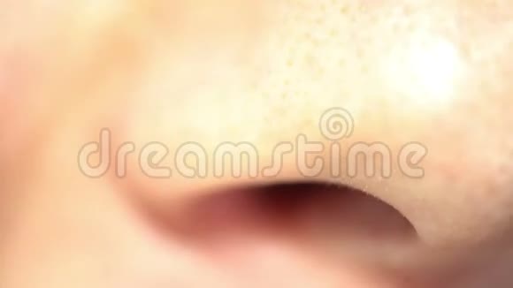 男性鼻息极度接近嗅觉人体解剖视频的预览图