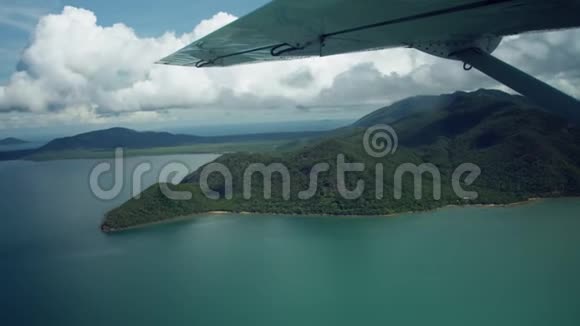 从空中观光岛屿视频的预览图