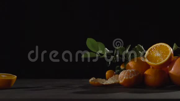 橘子和橘子堆在一起视频的预览图