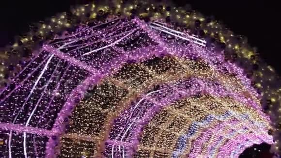 莫斯科圣诞夜特维斯科伊大道的光隧道视频的预览图