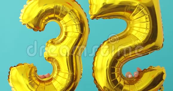 35号金箔蓝色庆祝气球视频的预览图