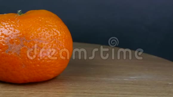 腐烂发霉的橘子视频的预览图