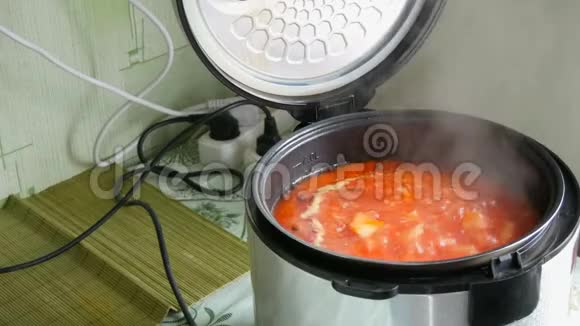 蔬菜番茄汤或罗宋汤多科素食视频的预览图