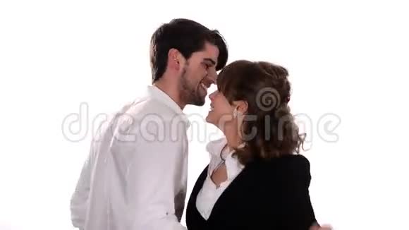 跳舞的情侣视频的预览图