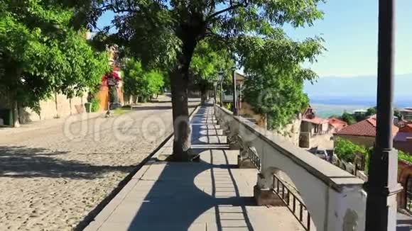 西格纳吉的街道从西格纳吉的高度可以看到阿拉扎尼山谷和堡垒墙Kakheti视频的预览图
