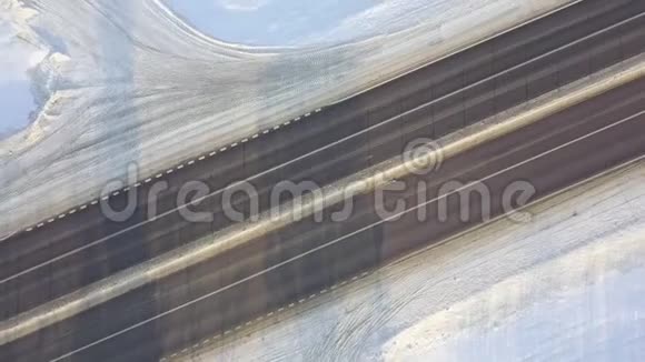 冬天的空中交通视频的预览图