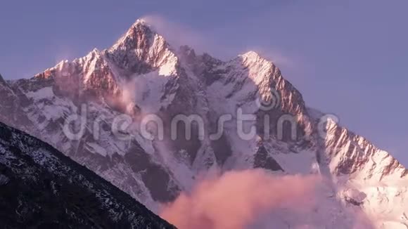 时间推移缩小拉氏峰日落喜马拉雅山脉4k视频的预览图