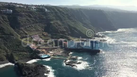 岛上著名的高级景观现代豪华酒店视频的预览图
