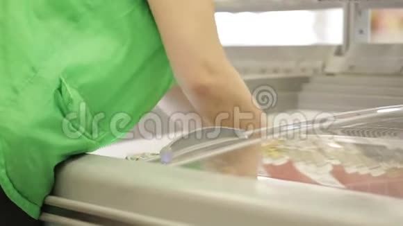 冷冻食品冰箱视频的预览图
