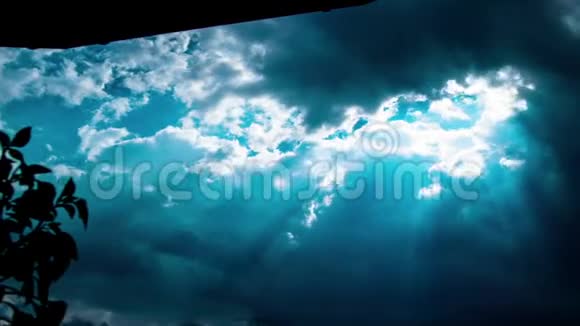 风暴云移动时间推移视频的预览图