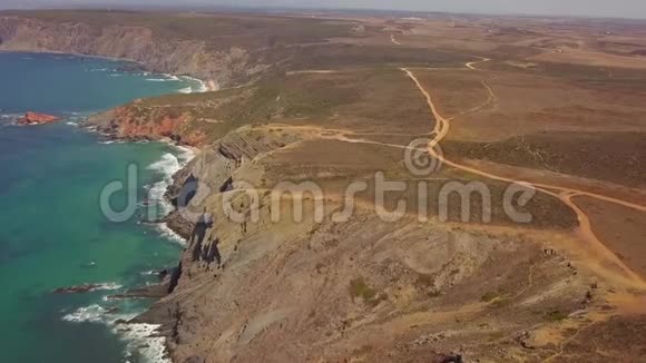 海岸线悬崖上的地形视频的预览图