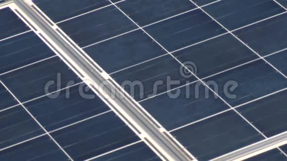 从阳光中产生生态可再生能源燃料太阳能电池板视频的预览图