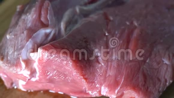 生牛肉肉轮换视频的预览图