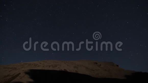 时间流逝的星空在山上视频的预览图