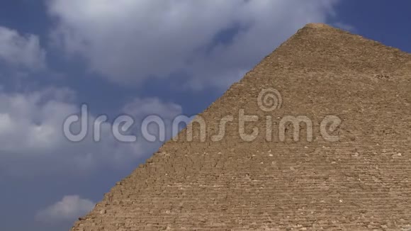 云层穿过金字塔视频的预览图