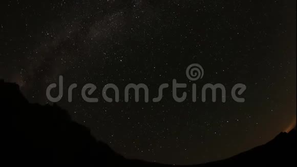 时间流逝的星空在山上视频的预览图