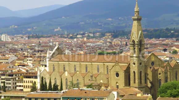 佛罗伦萨圣克罗西教堂和圣玛丽亚德尔菲奥雷大教堂全景视频的预览图
