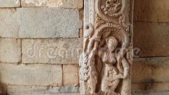 卡纳塔克邦寺庙中的印度教神雕塑视频的预览图