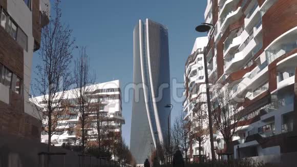 米兰城市生活摩天大楼和住宅公寓视频的预览图