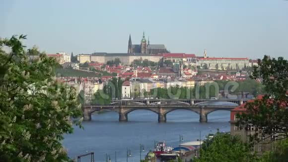 布拉格的四月风捷克人视频的预览图