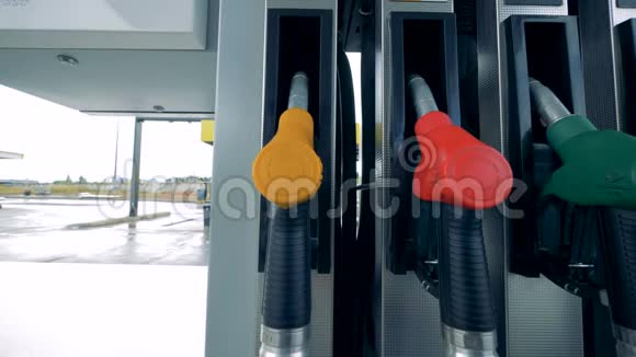 加油鼻关闭无品牌加油站的水泵视频的预览图